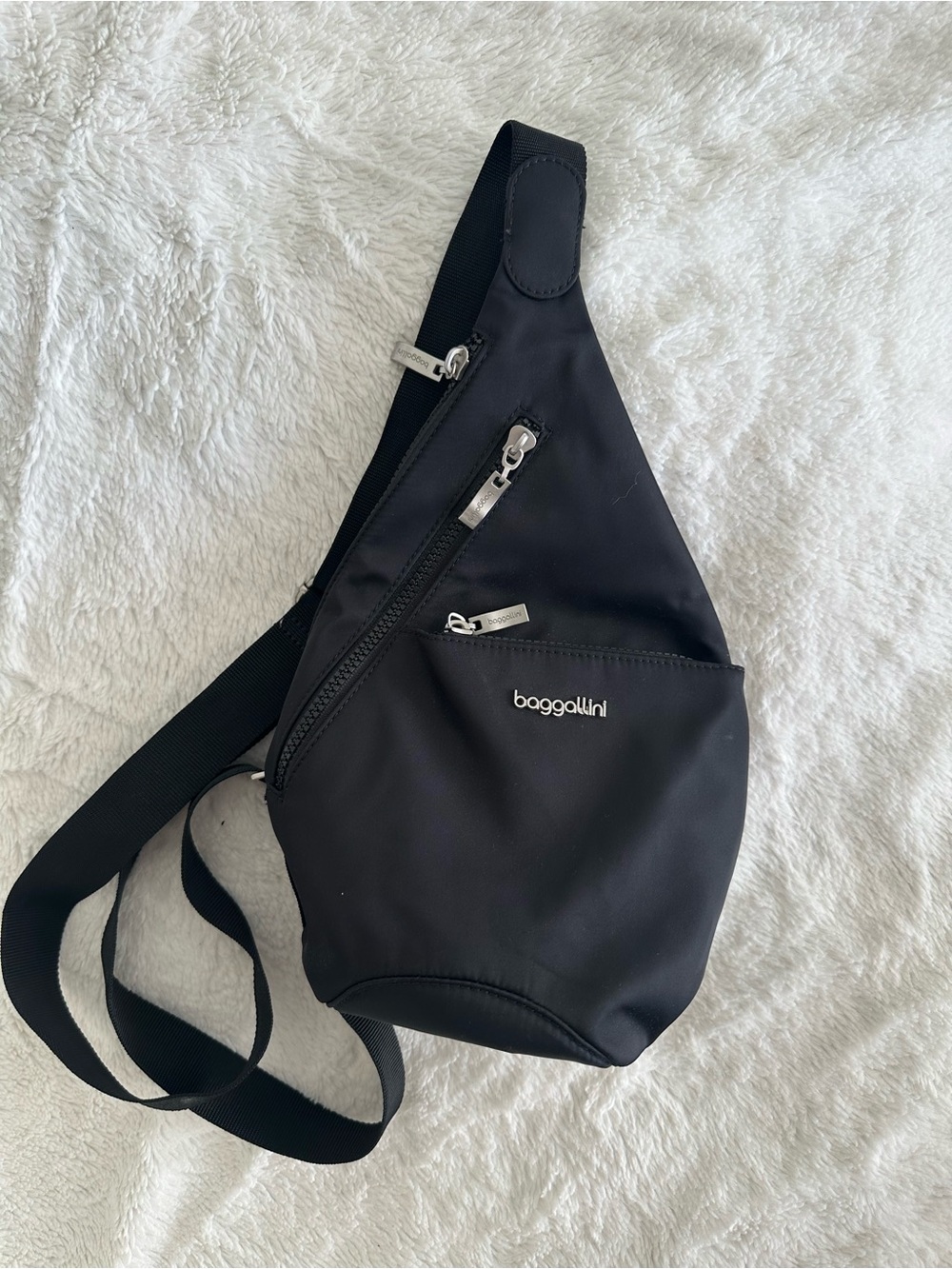 Baggallini Black Nylon Sling Belt Bag